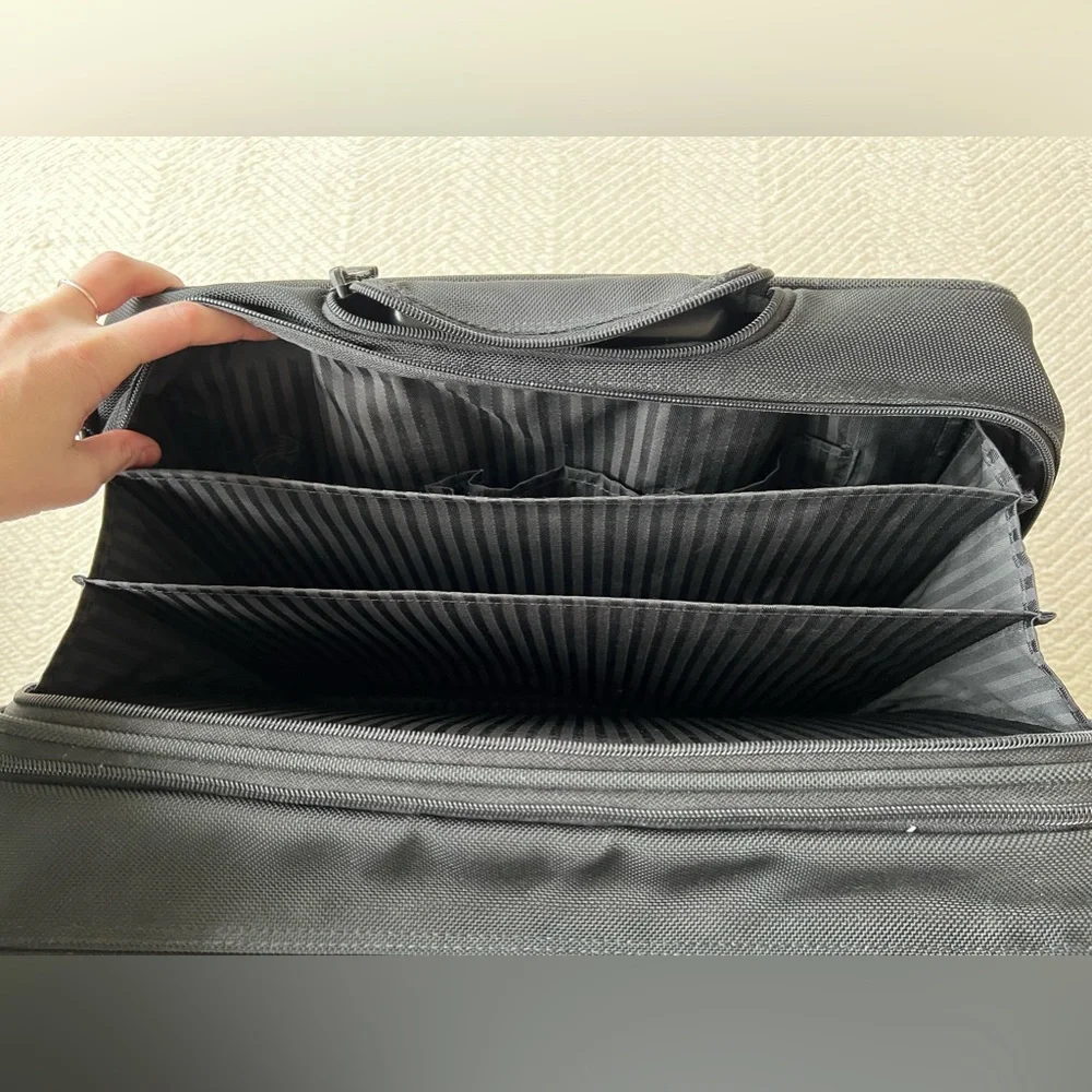 Tumi Medium Trip 2 Wheeler  Briefcase Travel Bag luggage Black